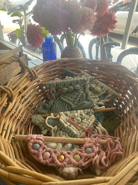 Macramé plant hanger made in a creative workshop at Sip & Create Tamborine Mountain.
